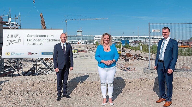 Verkehrsministerin Kerstin Schreyer, Bahn-Konzernbevollmächtigter Hans-Dieter Josel (r.) und Flughafenchef Jost Lammers.