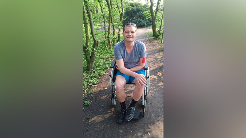 Enrico Wenzel war drei Jahre lang auf einen Rollstuhl angewiesen. Diesen braucht er seit Oktober 2020 nicht mehr. Mit seiner Radtour will er anderen Schlaganfall-Patienten zeigen, dass man es schaffen kann.