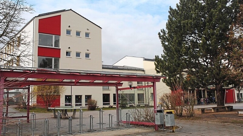 Die Grundschule in Ergoldsbach.