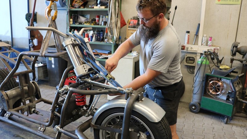 Egal ob Rahmen, Reifen oder Getriebe: Markus Pohl baut Ersatzteile, aber auch ganze Münch-Motorräder in seiner Werkstatt nach.