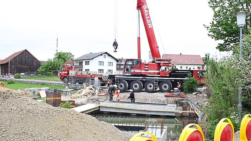 Auch die Arbeiten an der neuen Brücke am Längenmühlbach sind in vollem Gange. Eine Investition, die die Gemeinde mehrere Jahre geschoben hat.