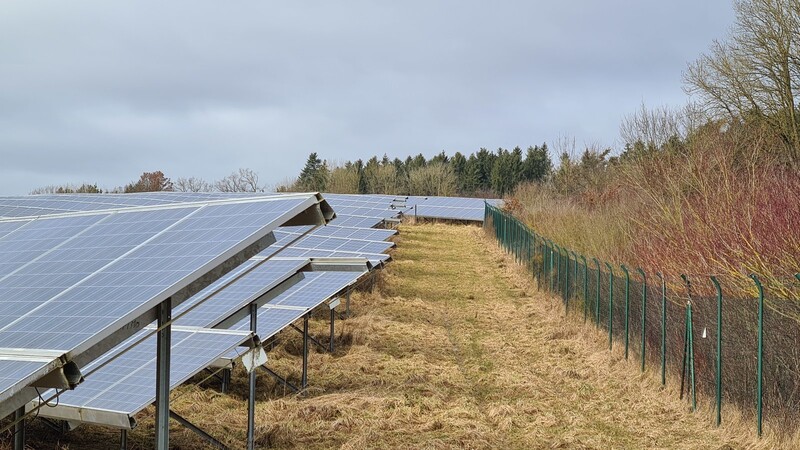 Die Gemeinde entscheidet, welche Flächen für den Ausbau von Freiflächen-Photovoltaikanlagen benutzt werden dürfen - welche Regeln dafür genau gelten sollen, will der Gemeinderat jetzt auch selbst festlegen.