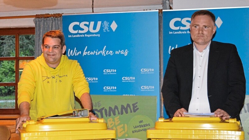 JU-Kreisvorsitzender Florian Hoheisel (links) und der CSU-Kreisvorsitzender Peter Aumer setzen sich für die Einführung der Gelben Tonne im Landkreis Regensburg ein.