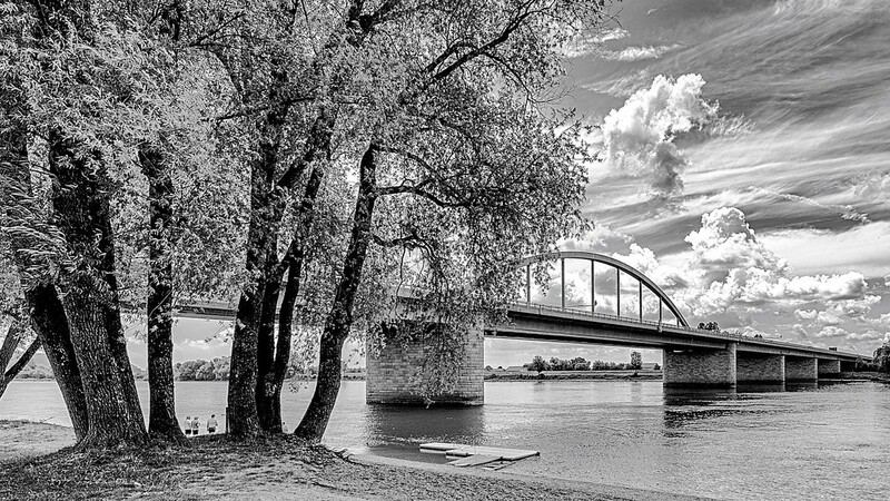 Fotograf Norbert Polkehn findet seine Motive auch in der näheren Umgebung, wie hier die Fischerdorfer Donaubrücke.