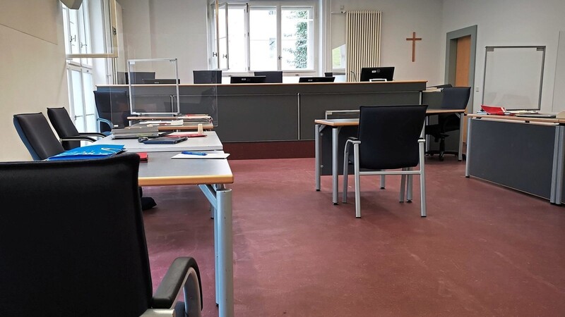 Im Sitzungssaal 7 im Erdgeschoss des Regensburger Amts- und Landgerichts fand der Prozess wegen sexueller Nötigung gegen den Angeklagten Mohan S. statt.