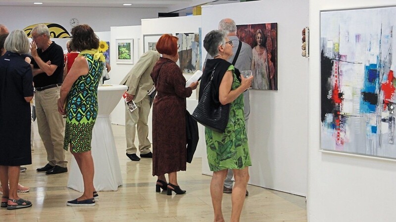 Enorm groß war das Interesse heuer wieder bei der 48. Ausstellung der Gruppe Kunst im Donaugymnasium.