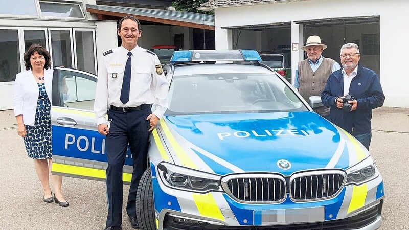 MdL Ruth Müller mit Polizeichef Martin Wuchterl sowie den beiden SPD-Stadträten Edgar Fellner und Hans Niedermeier (v. l.) beim Besuch der Mainburger Polizeidienststelle.
