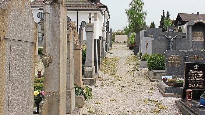 Der katholische Friedhof in Viechtach.