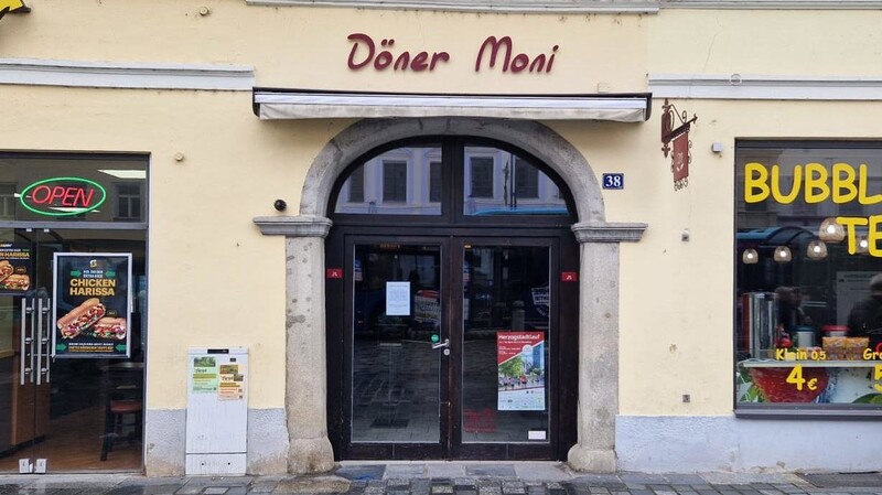 Der Laden "Döner Moni" ist auf dem Ludwigsplatz angesiedelt. Nun soll ein Nachfolger für den Döner-Imbiss gefunden werden.