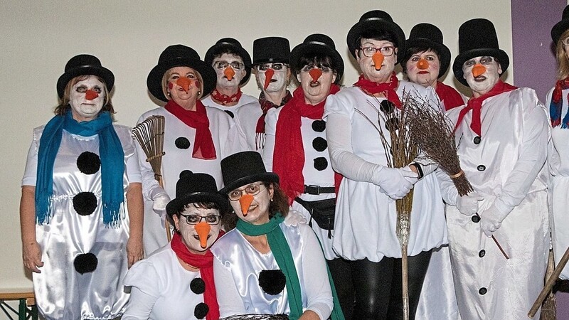 Die Schneemänner von der "Lustigen Elf" sorgten für einen humorvollen Auftakt.