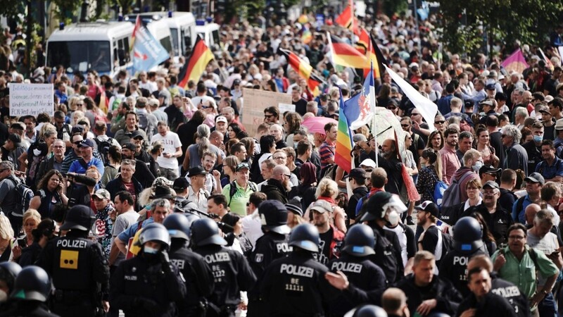 Die Demonstration gegen die Corona-Politik am heutigen Samstag in Berlin musste von der Polizei aufgelöst werden.