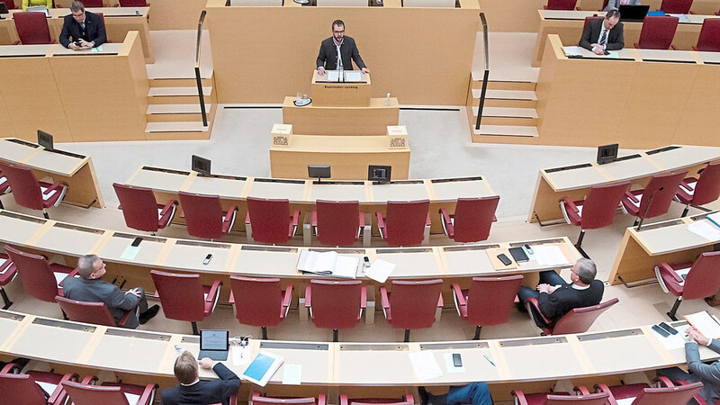 Der bayerische Landtag hat am 25. März ein eigenes Infektionsschutzgesetz beschlossen - mit den Stimmen aller sechs Fraktionen.