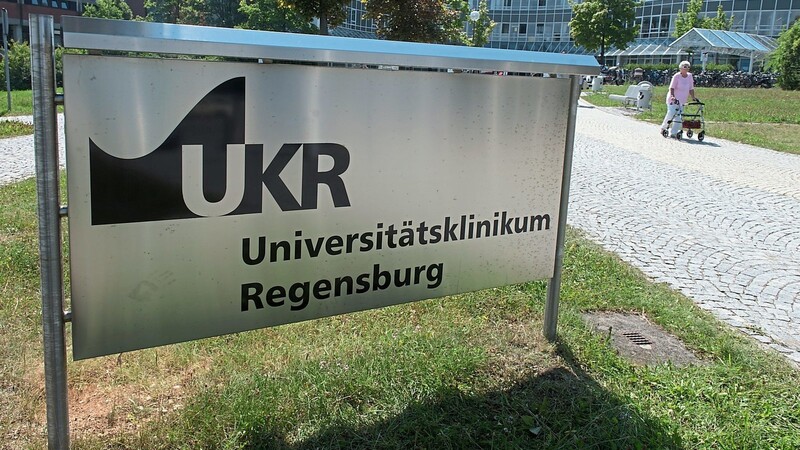 Am Universitätsklinikum Regensburg müssen wegen der Corona-Ausfälle in der Belegschaft bereits planbare Eingriffe verschoben werden