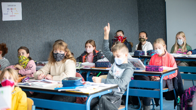 Seit einer Woche müssen alle Schüler im Landkreis Landshut, wie hier im Further Maristen-Gymnasium, eine Maske im Unterricht tra