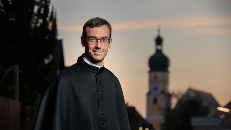 Startklar für seine neue Tätigkeit: Am Samstag findet die offizielle Begrüßung von Pfarrer Bernhard Pastötter in der Pfarrei Schierling statt.