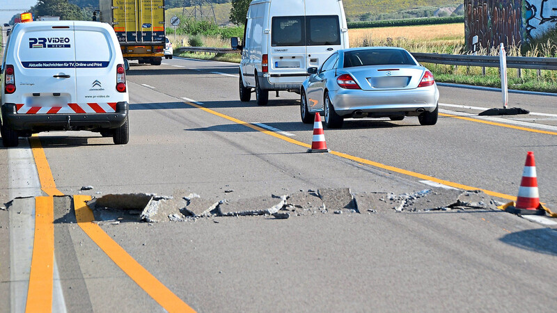 Vor allem in den vergangenen Jahren kam es auf den Beton-Autobahnen in Deutschland oft zu Blow-ups, also Rissen oder Wölbungen.