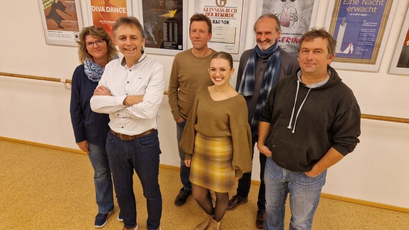 Die Vorstandschaft wurde zum größten Teil in ihrem Amt bestätigt, hier mit (von links) Bärbel Würmseher, Herbert Treutinger, Konrad Lents, Nadine Ungar, Gernot Spieß und Werner Klinger.