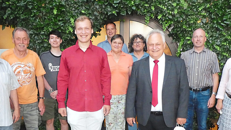 Die neue Vorstandschaft des SPD-Ortsvereins mit MdL Ruth Müller.