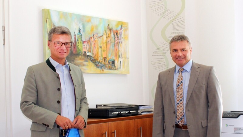 Die nachhaltige Entwicklung des Hochschulstandortes Landshut ist Landrat Peter Dreier und Wissenschaftsminister Bernd Sibler ein großes Anliegen.