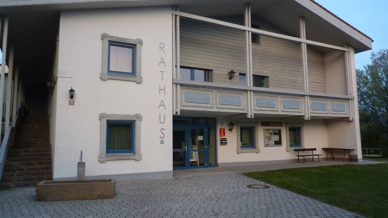 Das Rathaus in Rimbach soll über den Landkreis an das Glasfasernetz angeschlossen werden.