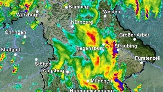 Die Unwetter sollen laut DWD auch Ostbayern treffen. Die Karte zeigt die Lage um 15.55 Uhr.