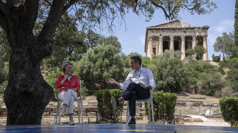Besonders viel Lob hat Ursula von der Leyen für den griechischen Ministerpräsidenten Kyriakos Mitsotakis im Gepäck.