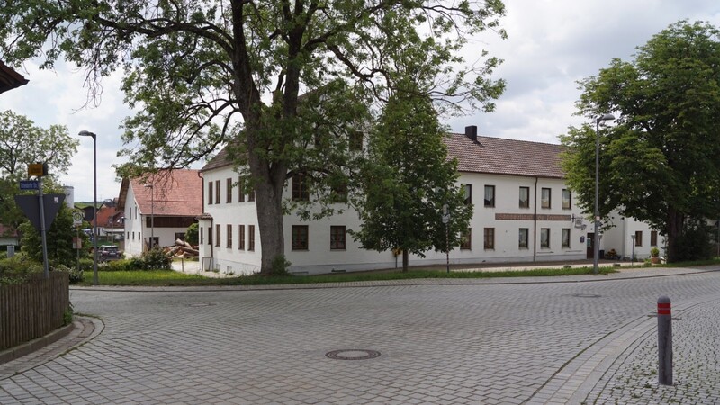 Die Haarbacher Schlosswirtschaft wird verkauft. Nach dem Brand 1955 wurde sie auf den alten Grundfesten des Schlosses wiedererrichtet.