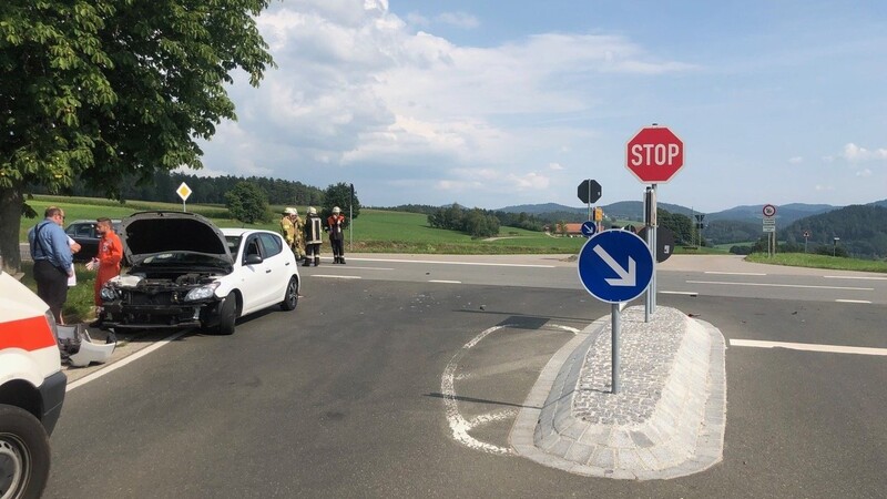 Drei Verletzte und 20.000 Euro Schaden sind Bilanz eines Unfalls bei Wolfersdorf.