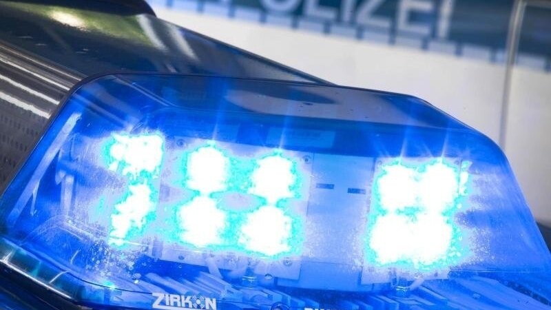 Am Samstag wurden in Landshut mehr als 20 Autos beschädigt. Die Polizei sucht Zeugen. (Symbolfoto)