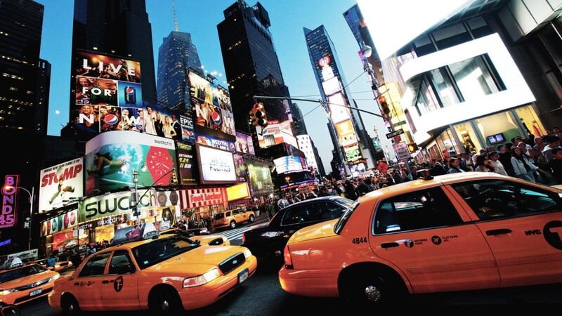 Auch die Reklame gehört zu den "bedeutsamen Belanglosigkeiten" der Stadt. Oft stört sie, am New Yorker Times Square gehört sie dazu.