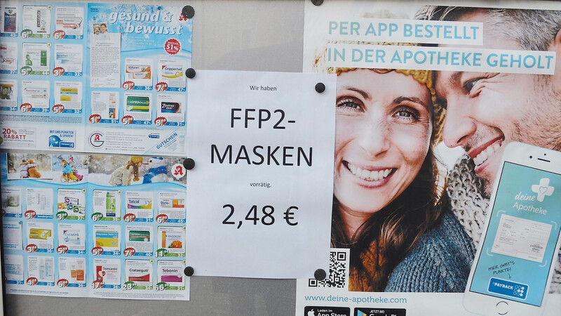 In den Mainburger Apotheken sind aktuell genügend FFP2-Masken vorhanden. Ab Montag ist das Tragen von solchen Pflicht in öffentlichen Verkehrsmitteln und in Einzelhandelsgeschäften.