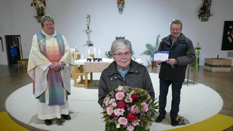 34 Jahre übte Adelheid Griesbeck das Amt der Mesnerin und Raumpflegerin aus, dafür sagten Pfarrer und Kirchenpfleger herzlich "Vergelt's Gott".