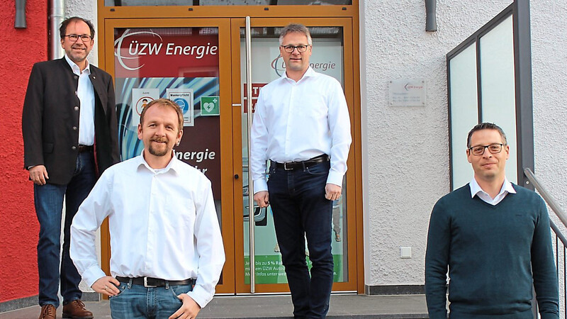Die neue Geschäftsführung der ÜZW: Vorstand Michael Forstner (l.) mit den Prokuristen Andreas Ensinger (2.v.l.), Harald Oßner (3.v.l) und Florian König (r).