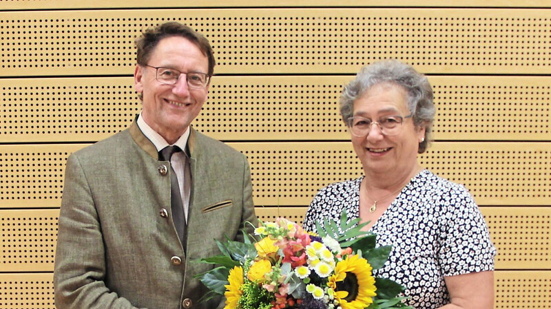 Verabschiedet wurde Helga Elfinger von Bürgermeister Hans Sailer.