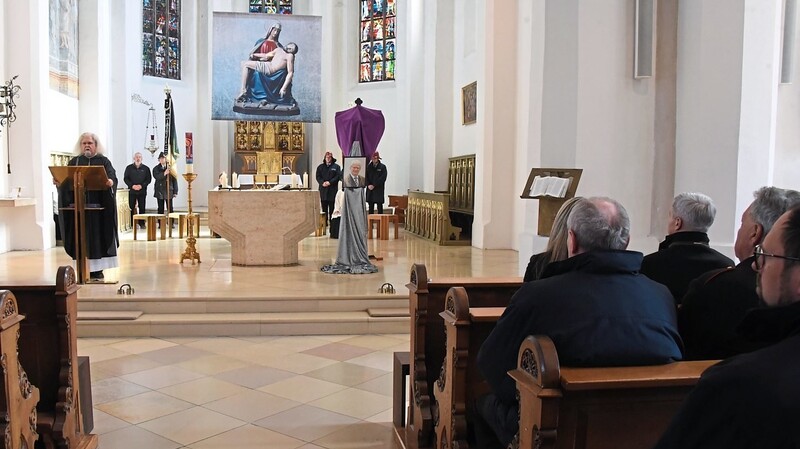 Pfarrer Peter König zelebrierte in der Pfarrkirche den Gottesdienst in der Pfarrkirche.