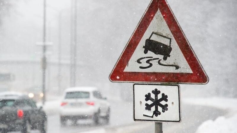 Die winterlichen Straßenverhältnisse sorgten im Landkreis Freising für mehrere Unfälle. (Symbolbild)