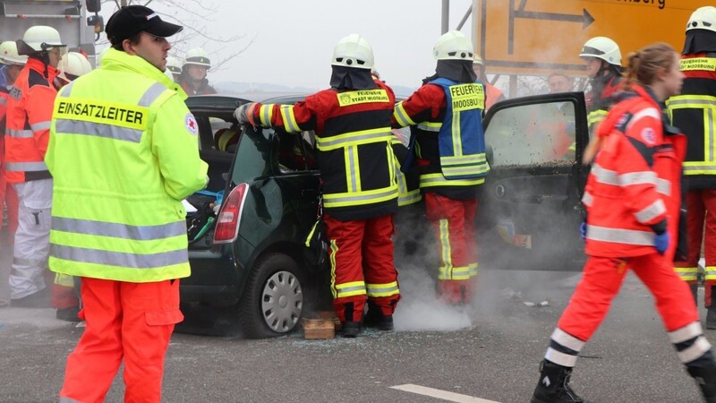 Ein schwerer Unfall ist am Samstagnachmittag in Moosburg passiert.