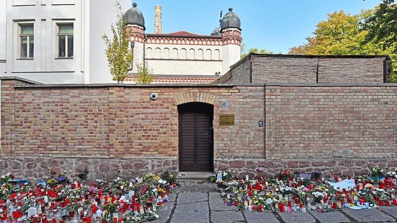 Vor genau einem Jahr erschütterte der Anschlag auf die Synagoge in Halle Deutschland. Die Antwort auf den Anschlag ist jüdisches Leben, sagte Josef Schuster, Präsident des Zentralrats der Juden.