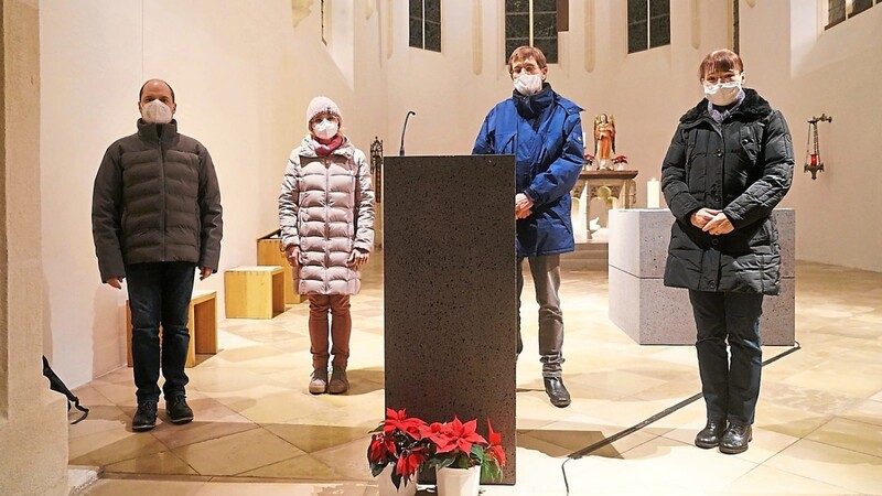 Gestalteten das Friedensgebet (v. l.): Konrad Jocher, Eva Bär, Sebastian Nüßl und Dr. Stefanie Bank.