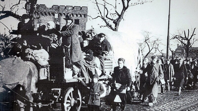 Schon im Februar 1945 zogen die ersten Flüchtlingstrecks aus Schlesien mit ihrem Hab und Gut durchs Land und landeten auch in Schierling.