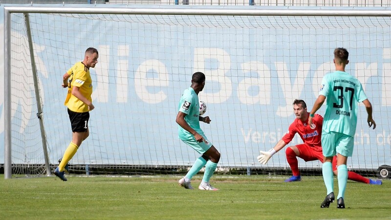 Johann Ngounou Djayo (Mitte) trifft zum 2:0-Endstand.