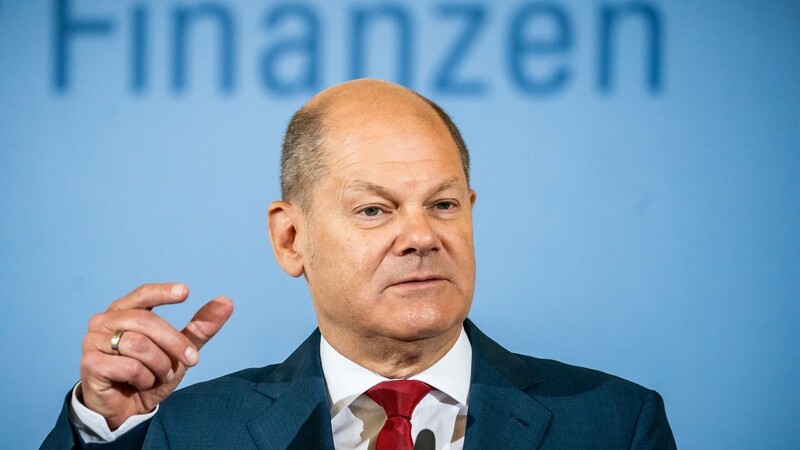 Vizekanzler Olaf Scholz (SPD) hat einen großen "Wumms" versprochen: Beim Einkauf zahlt man weniger Steuern, außerdem fließt bares Geld in die Familienkasse. So will die Bundesregierung die Bürger in der Corona-Krise wieder in Kauflaune bringen.