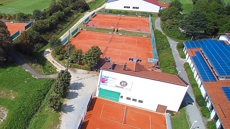 Neben der Anlage des Tennisclubs Ergoldsbach soll auf Initiative des Skiclubs ein Bikepark errichtet werden. Auf das Grundstück hat auch der Tennisclub ein Auge geworfen.
