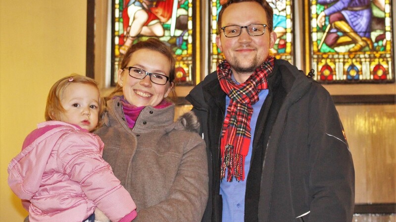 Tritt am Sonntag, 1. März, seinen Dienst an: der evangelische Pfarrer Bernhard Schröder mit Frau Anna und Tochter Cäcilia Maria.