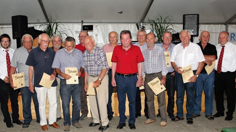 Diese Gründungsmitglieder erhielten beim Ehrenabend Auszeichnungen für ihre besondere Vereinstreue.