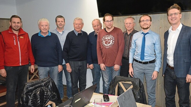 Die Vorstandschaft des ACE Donau Wald traf sich am Donnerstag zum Clubtreffen in der Fischerstub'n.