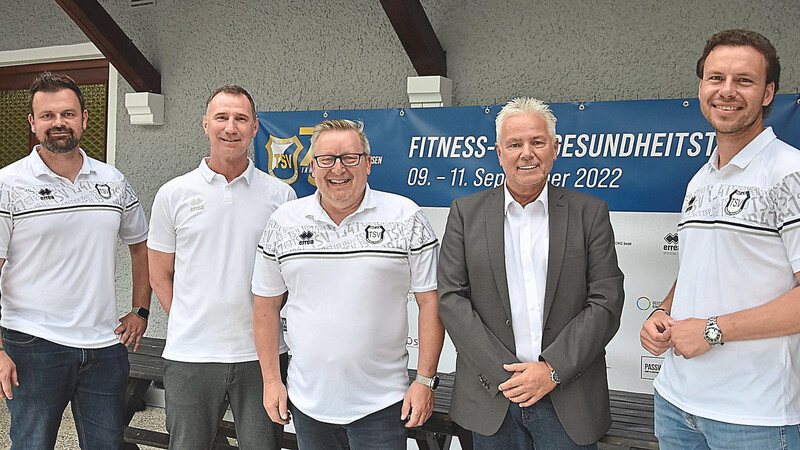 Präsentierten das Programm zum Vereinsjubiläum des TSV (v. l.): Stefan Prücklmeier, Bernhard Winkler, Timo Fuchs, Wolfgang Leuschner und Andreas Blattner.
