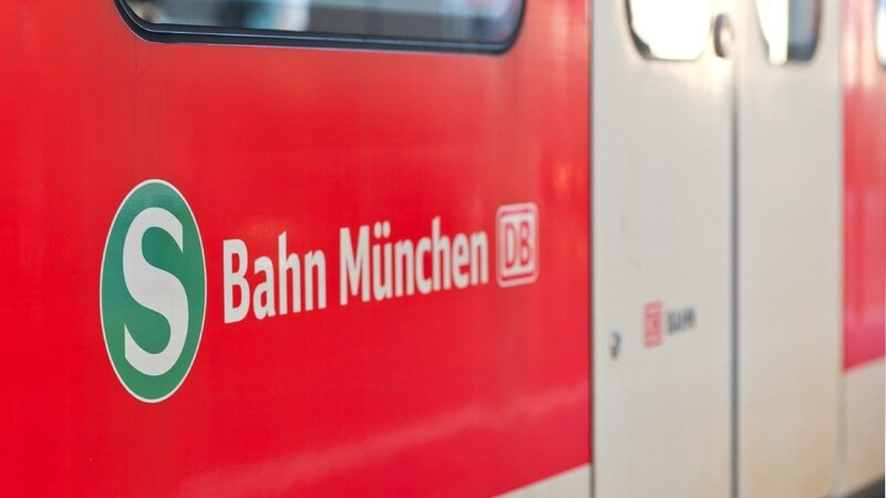 Jugendliche haben in der Münchener S-Bahn einen Mann verprügelt (Symbolbild)