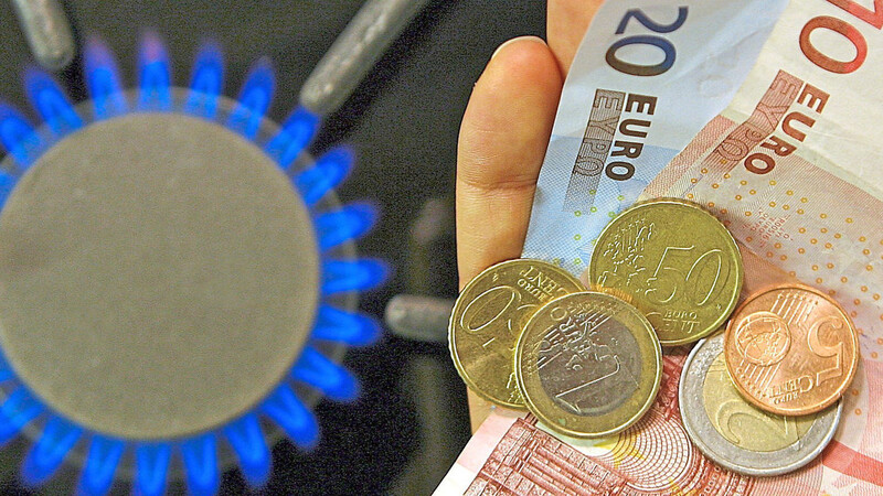 Bei einem Verbrauch von 20 000 Kilowattstunden Erdgas pro Jahr kommen - je nach Tarif - Mehrkosten von mehr als 300 Euro auf den Verbraucher zu.