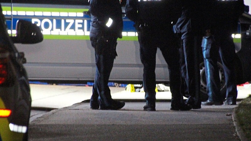 Ein vermeintlicher Routineeinsatz der Regensburger Polizei endete am Sonntagabend mit einem Toten.